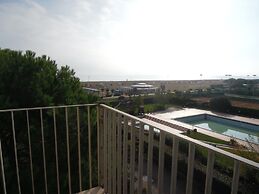 Homely 1 Bedroom Flat With Side sea View