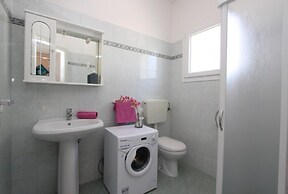 Cozy Villa With Private Garden Close to the sea