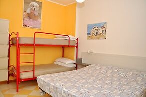 One-bedroom Flat With Balcony and AC