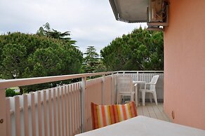 One-bedroom Flat With Balcony and AC