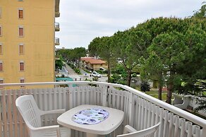 One-bedroom Flat With Balcony and AC