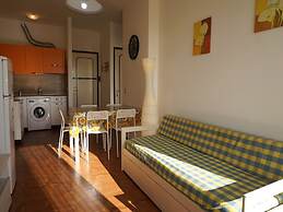 Lovely Apartment With Pool in a Fantastic Location by Beahost Rentals