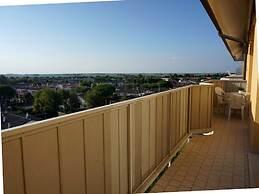 Lovely Apartment With Pool in a Fantastic Location by Beahost Rentals