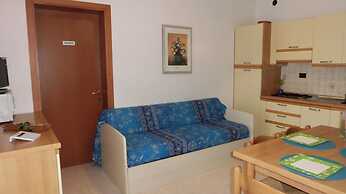 Flat for up 7 Guests in Residence With Pool