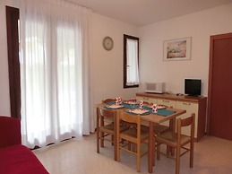 Beautiful Four-roomed Flat for 7 People With Swimming Pool - By Beahos