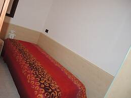 Apartment With Garden in Residence With Pool