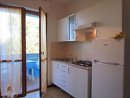 Lovely Studio for Poolside Lovers