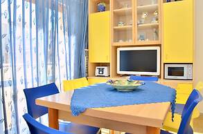 Three-bedroom Apartment Very Close to the Beach