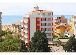 Three-bedroom Apartment Very Close to the Beach