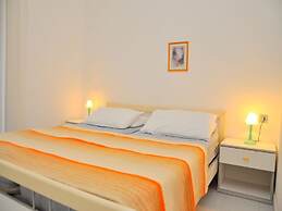 Cozy Apartment With AC Close to the sea - Beahost