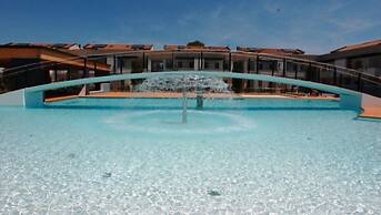 Apartment With Swimming Pool and Garden