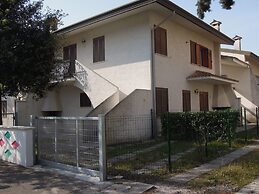 Relaxing Villa With Private Garden 250m From the sea