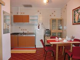 Two-bedroom Villa in a Quiet Area Next to the sea