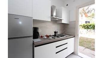 Relaxing Villa With Garden - Beahost