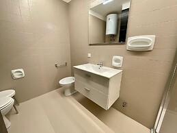 Apartment for six With Shared Pool