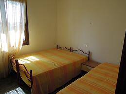 Apartment With Garden In Excellent Location - Beahost