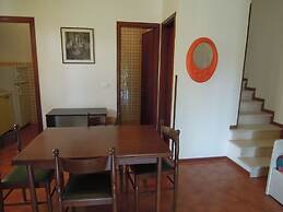 Apartment With Garden In Excellent Location - Beahost