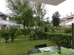 Homely Flat With Private Garden and Common Pool