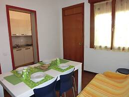 Bright Flat in Residence With Pool - Beahost