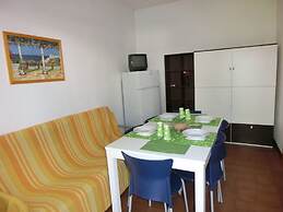 Bright Flat in Residence With Pool - Beahost