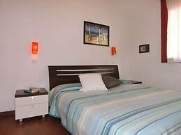 Bright Flat in Residence With Pool - Beahost