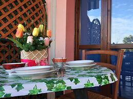 Airy Apartment With Balcony - Beahost