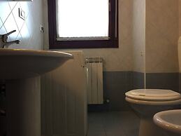 Airy Apartment With Balcony - Beahost