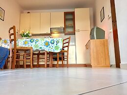 Airy Apartment With Balcony - Beahost