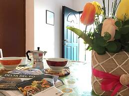 Airy Apartment With Balcony - Beahost