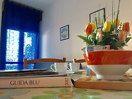 Airy Apartment With Balcony - Beahost