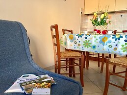 Airy Apartment With Balcony - Beahost