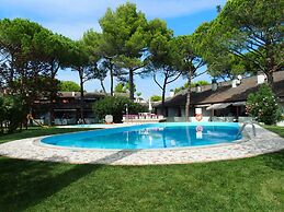 Relax and fun by the Pool