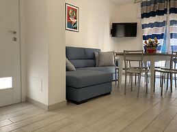 New and Bright Apartment Close to the Beach