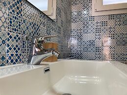 New and Bright Apartment Close to the Beach