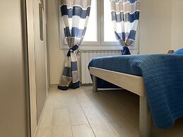 New and Bright Apartment Close to the Beach