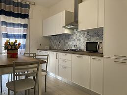 New and Bright Apartment Close to the Beach