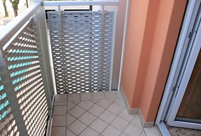 Sunny Apartment Near the Beach - Beahost