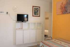 Sunny Apartment Near the Beach - Beahost