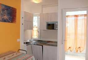 Sunny Apartment Near the Beach - Beahost