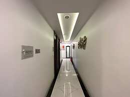 Capital O 1194 Bee Hotel