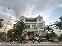 Capital O 1194 Bee Hotel