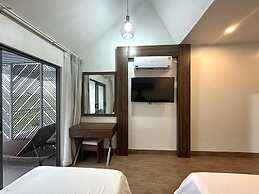 Capital O 1194 Bee Hotel