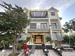 Capital O 1194 Bee Hotel