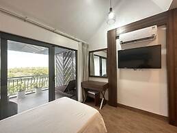 Capital O 1194 Bee Hotel