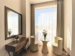 Capital O 1194 Bee Hotel