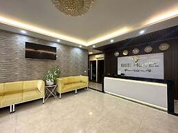 Capital O 1194 Bee Hotel