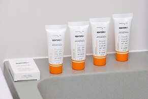 Apartment Mondrian by Renters