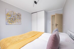 Apartment Mondrian by Renters