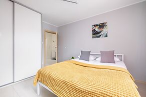 Apartment Mondrian by Renters