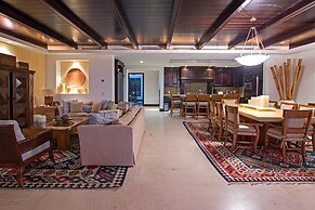 Comfortable 4 Bedroom Condo